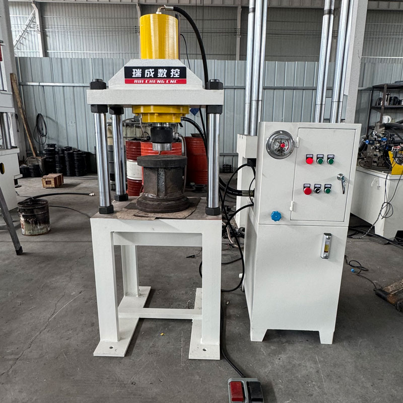 50T四柱兩梁液壓機，占地面積小，操作更方便